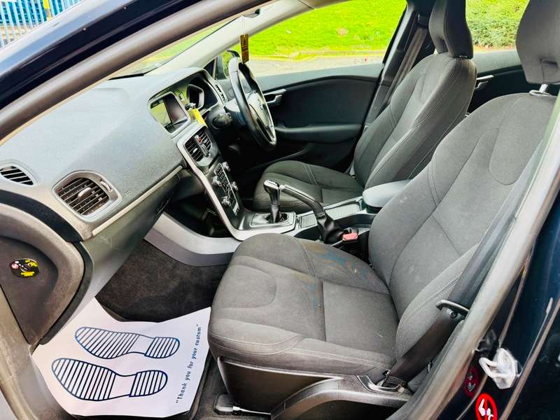 2015 VOLVO V40 2015 VOLVO V40