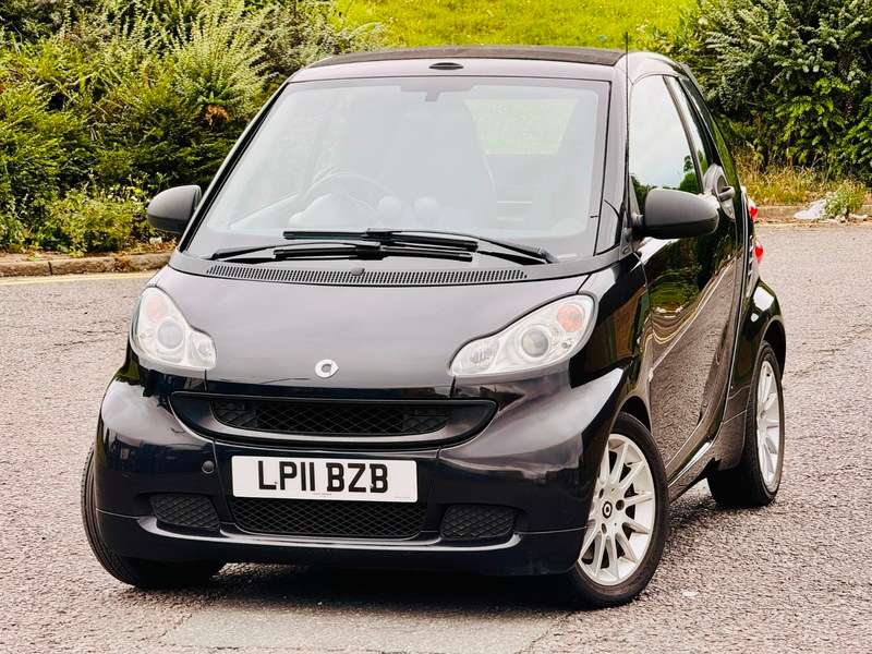 A 2011 SMART FORTWO PASSION MHD A 2011 SMART FORTWO PASSION MHD