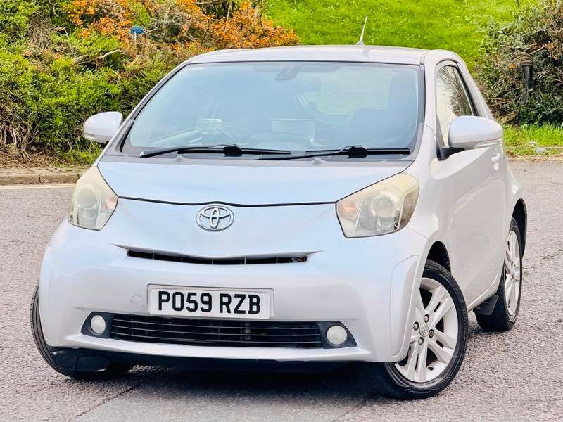 A 2009 TOYOTA IQ VVT-I IQ3 A 2009 TOYOTA IQ VVT-I IQ3