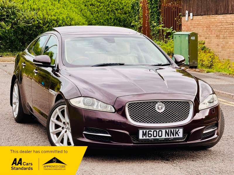 A 2011 JAGUAR XJ D V6 LUXURY A 2011 JAGUAR XJ D V6 LUXURY