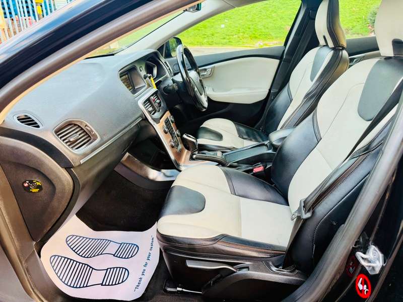 2014 VOLVO V40 2014 VOLVO V40