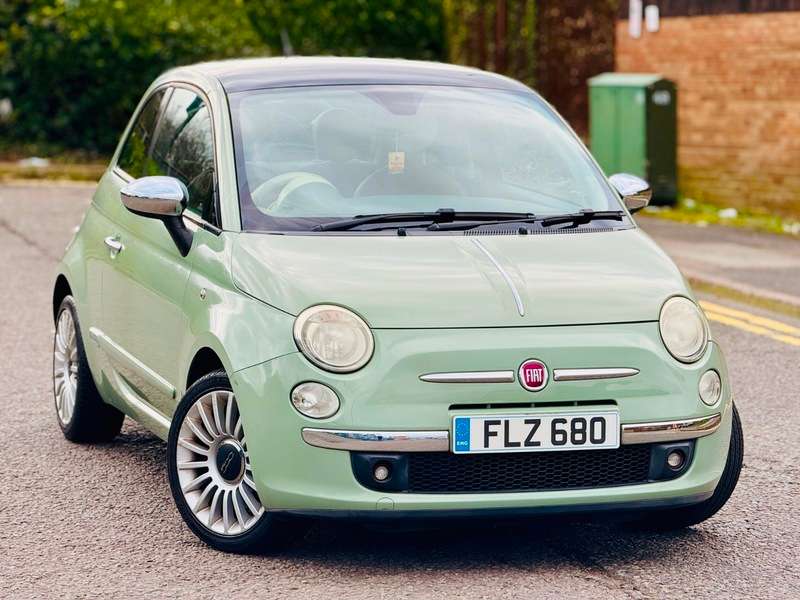 A 2008 FIAT 500 LOUNGE A 2008 FIAT 500 LOUNGE
