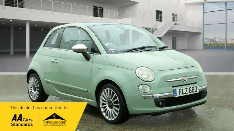 A 2008 FIAT 500 LOUNGE A 2008 FIAT 500 LOUNGE