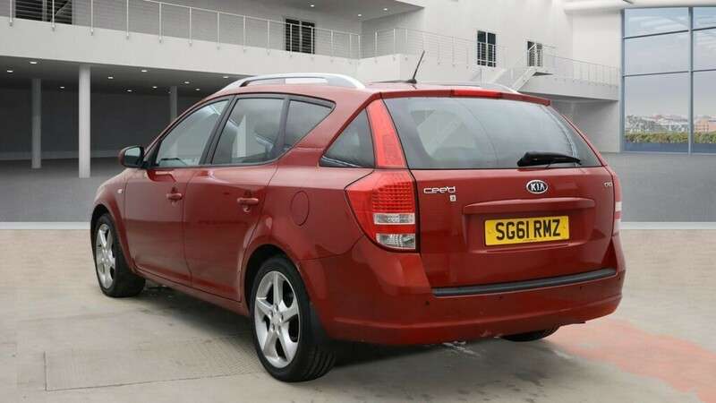A 2011 KIA CEED CRDI 3 SW A 2011 KIA CEED CRDI 3 SW