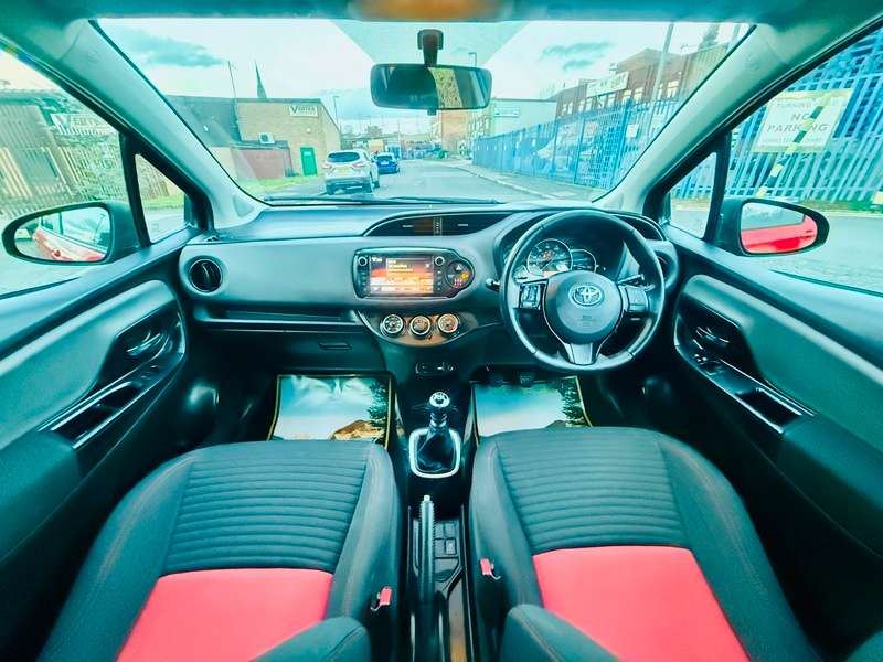 A 2014 TOYOTA YARIS VVT-I SPORT A 2014 TOYOTA YARIS VVT-I SPORT