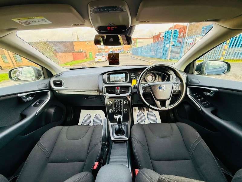 2015 VOLVO V40 2015 VOLVO V40