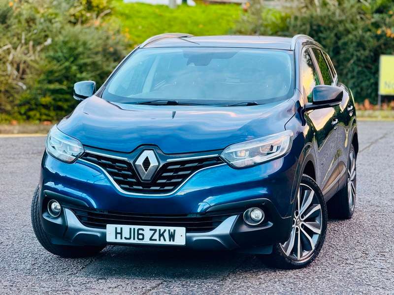 A 2016 RENAULT KADJAR SIGNATURE NAV TCE A 2016 RENAULT KADJAR SIGNATURE NAV TCE