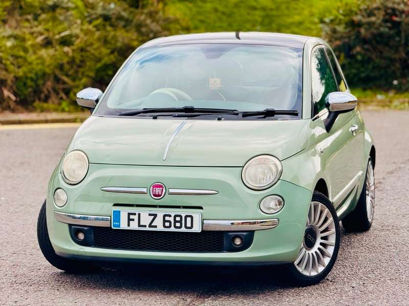A 2008 FIAT 500 LOUNGE A 2008 FIAT 500 LOUNGE