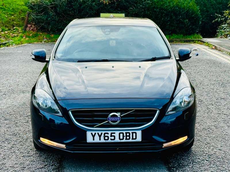 2015 VOLVO V40 2015 VOLVO V40