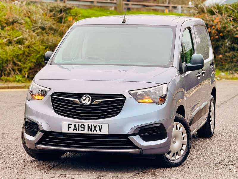 A 2019 VAUXHALL COMBO L1H1 2000 SPORTIVE S/S A 2019 VAUXHALL COMBO L1H1 2000 SPORTIVE S/S