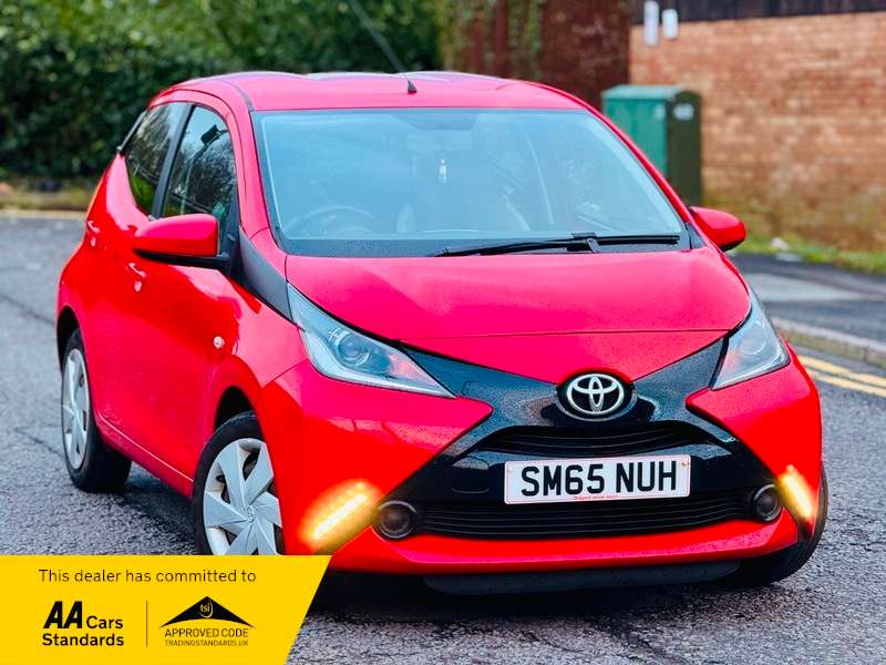 A 2015 TOYOTA AYGO VVT-I X-PLAY A 2015 TOYOTA AYGO VVT-I X-PLAY