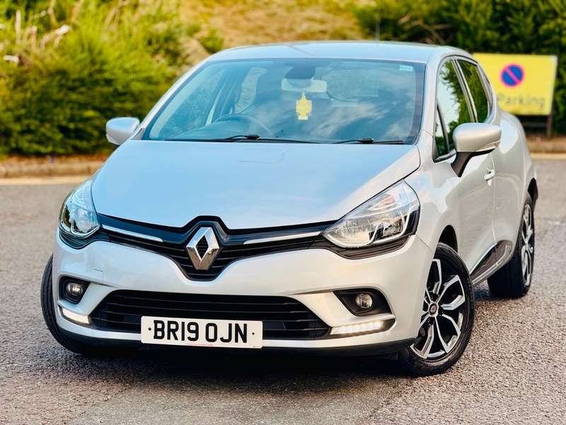 A 2019 RENAULT CLIO Play A 2019 RENAULT CLIO Play