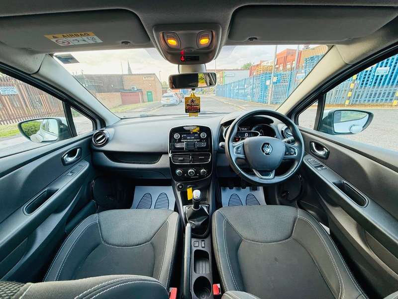 A 2019 RENAULT CLIO Play A 2019 RENAULT CLIO Play
