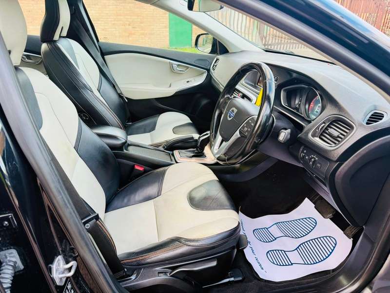 2014 VOLVO V40 2014 VOLVO V40