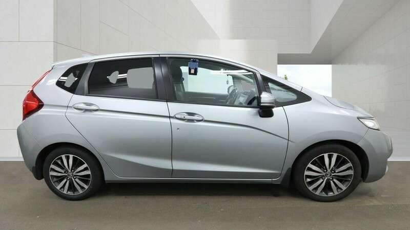 A 2016 HONDA JAZZ I-VTEC EX NAVI A 2016 HONDA JAZZ I-VTEC EX NAVI