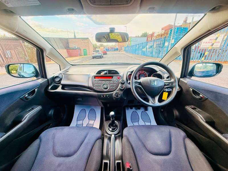 A 2013 HONDA JAZZ I-VTEC S AC A 2013 HONDA JAZZ I-VTEC S AC