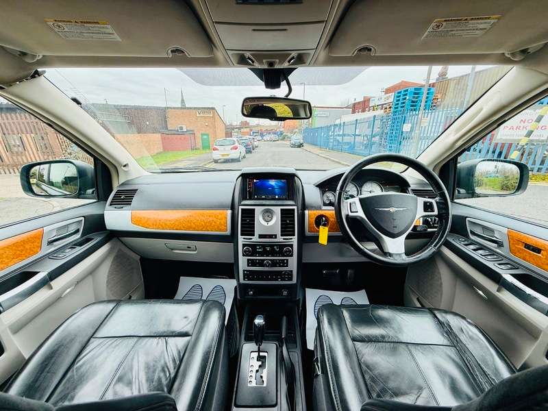 A 2010 CHRYSLER VOYAGER CRD GRAND LIMITED A 2010 CHRYSLER VOYAGER CRD GRAND LIMITED