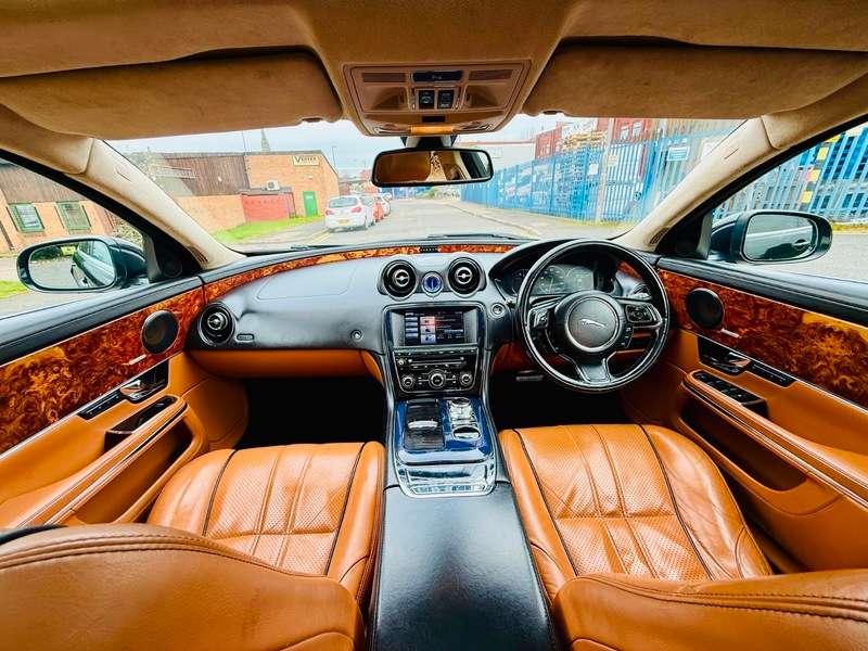 A 2012 JAGUAR XJ D V6 PORTFOLIO A 2012 JAGUAR XJ D V6 PORTFOLIO