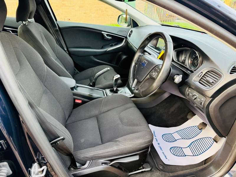 2015 VOLVO V40 2015 VOLVO V40