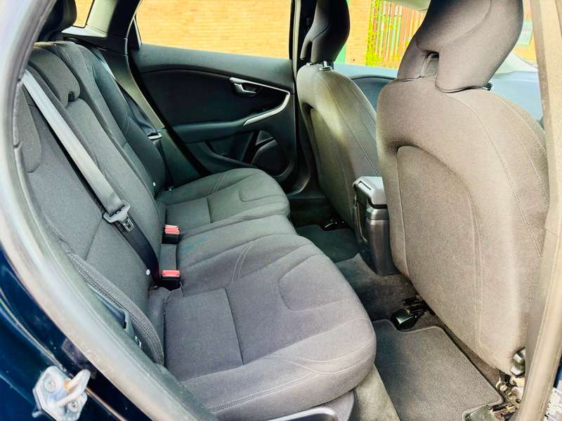 2015 VOLVO V40 2015 VOLVO V40