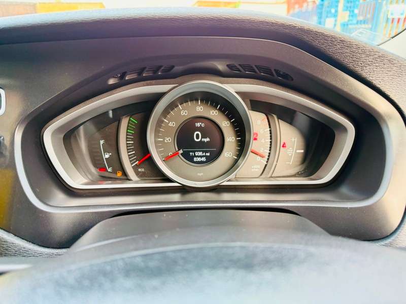 2015 VOLVO V40 2015 VOLVO V40