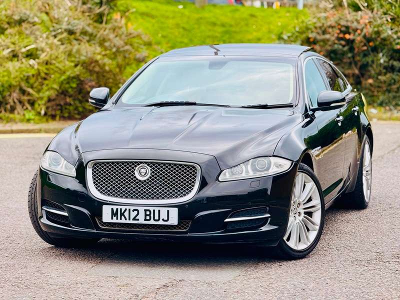A 2012 JAGUAR XJ D V6 PORTFOLIO A 2012 JAGUAR XJ D V6 PORTFOLIO