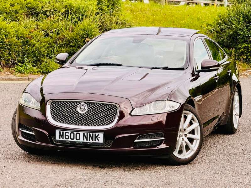 A 2011 JAGUAR XJ D V6 LUXURY A 2011 JAGUAR XJ D V6 LUXURY