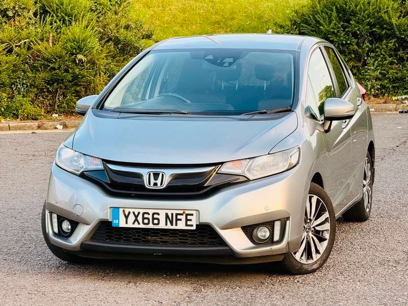 A 2016 HONDA JAZZ I-VTEC EX NAVI A 2016 HONDA JAZZ I-VTEC EX NAVI