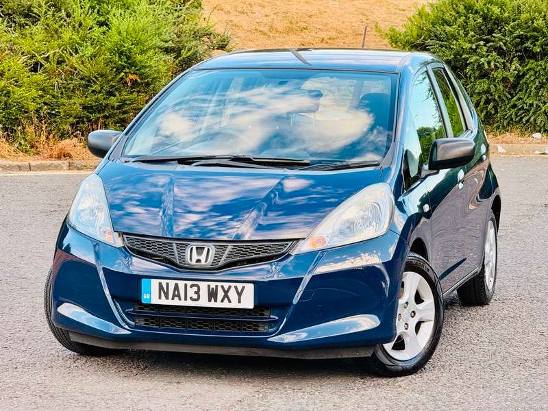 A 2013 HONDA JAZZ I-VTEC S AC A 2013 HONDA JAZZ I-VTEC S AC