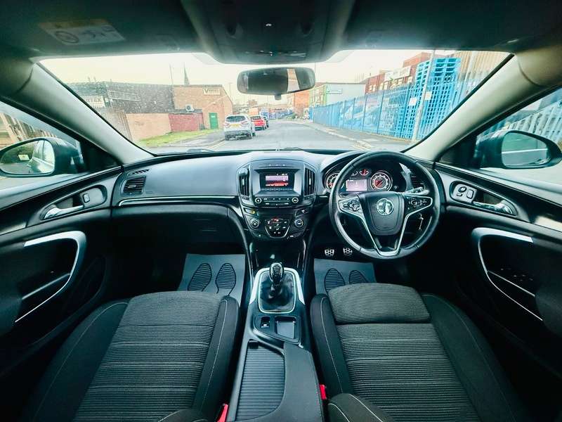 A 2015 VAUXHALL INSIGNIA SRI CDTI S/S A 2015 VAUXHALL INSIGNIA SRI CDTI S/S