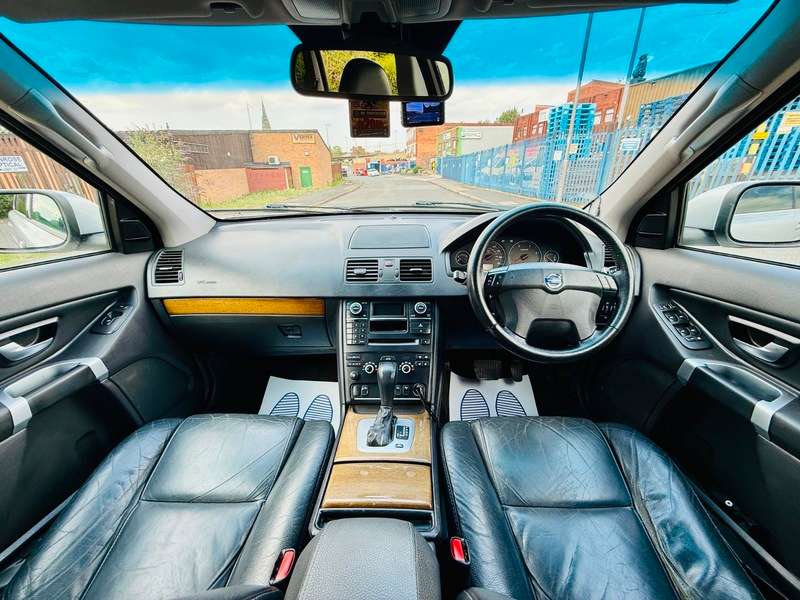 A 2009 VOLVO XC90 D5 SE AWD A 2009 VOLVO XC90 D5 SE AWD