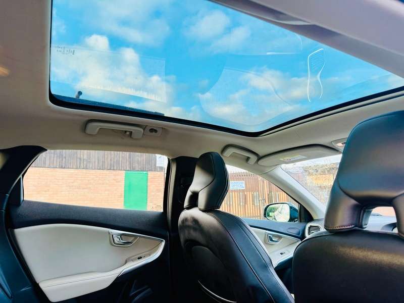 2014 VOLVO V40 2014 VOLVO V40