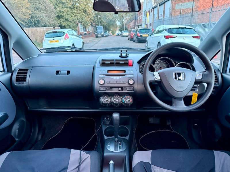 A 2004 HONDA JAZZ DSI SE A 2004 HONDA JAZZ DSI SE