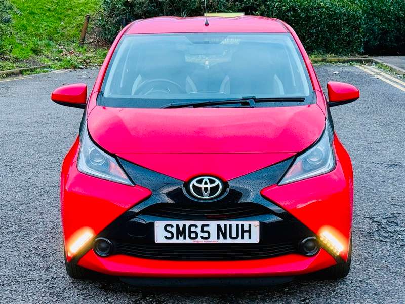 A 2015 TOYOTA AYGO VVT-I X-PLAY A 2015 TOYOTA AYGO VVT-I X-PLAY