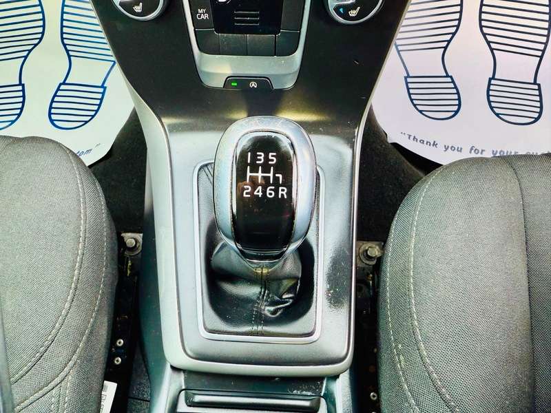 2015 VOLVO V40 2015 VOLVO V40