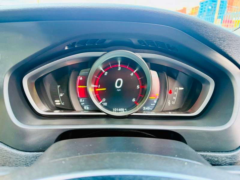 2014 VOLVO V40 2014 VOLVO V40