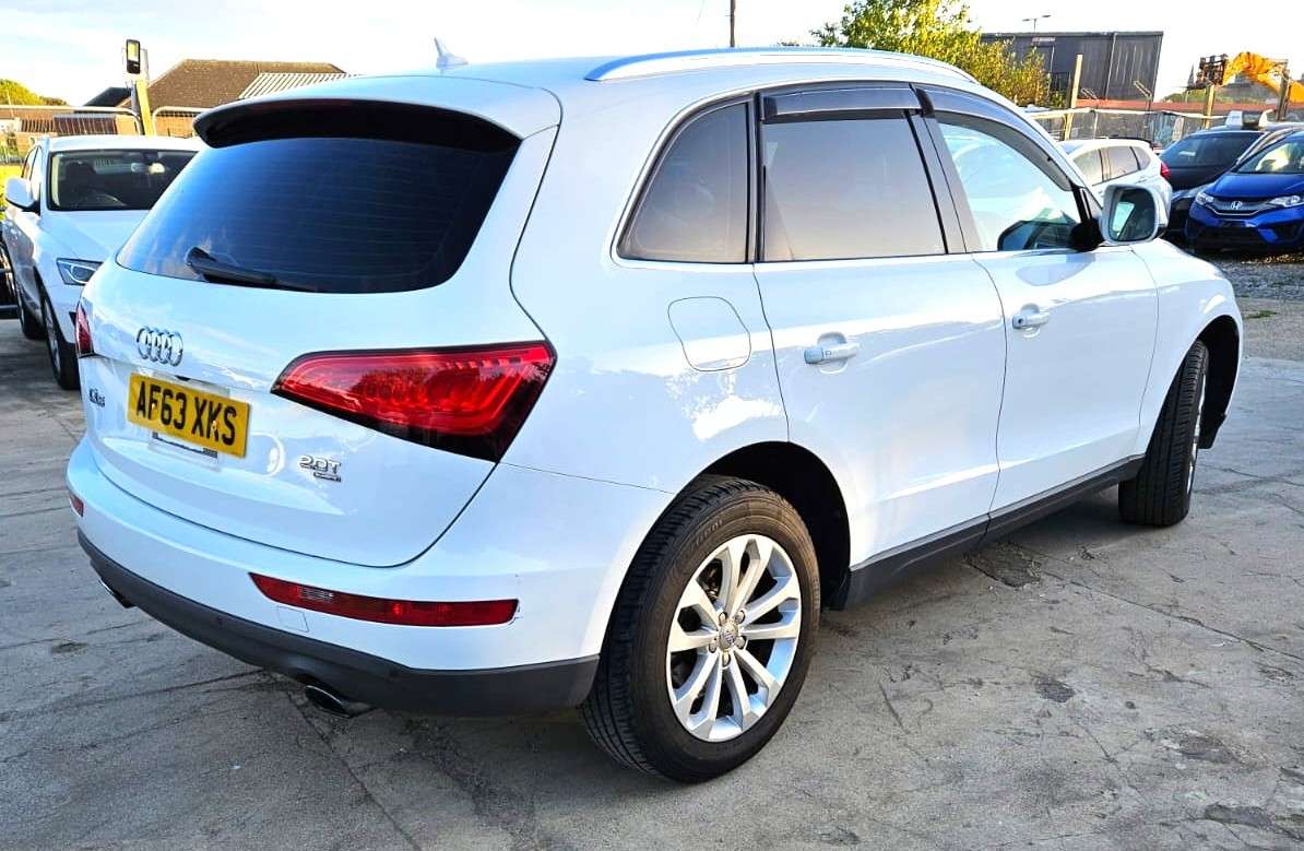 A 2013 AUDI Q5 2.0L TFSI QUATTRO-AUTOMATIC-ULEZ/CAZ PASS-FREE 24MONTHS GOLD WARRANTY & 12 MONTHS AA BREAKDOWN COVER A 2013 AUDI Q5 2.0L TFSI QUATTRO-AUTOMATIC-ULEZ/CAZ PASS-FREE 24MONTHS GOLD WARRANTY & 12 MONTHS AA BREAKDOWN COVER