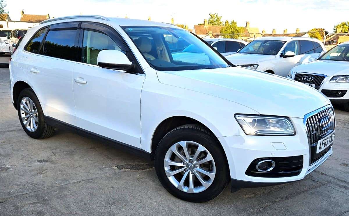 A 2013 AUDI Q5 2.0L TFSI QUATTRO-AUTOMATIC-ULEZ/CAZ PASS-FREE 24MONTHS GOLD WARRANTY & 12 MONTHS AA BREAKDOWN COVER A 2013 AUDI Q5 2.0L TFSI QUATTRO-AUTOMATIC-ULEZ/CAZ PASS-FREE 24MONTHS GOLD WARRANTY & 12 MONTHS AA BREAKDOWN COVER