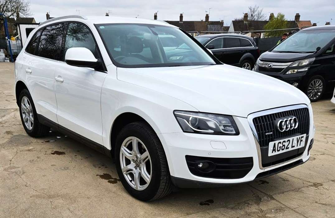 A 2012 AUDI Q5 2.0L TFSI QUATTRO-AUTOMATIC-ULEZ/CAZ PASS-FREE 18MONTHS GOLD WARRANTY & 12 MONTHS AA BREAKDOWN COVER A 2012 AUDI Q5 2.0L TFSI QUATTRO-AUTOMATIC-ULEZ/CAZ PASS-FREE 18MONTHS GOLD WARRANTY & 12 MONTHS AA BREAKDOWN COVER