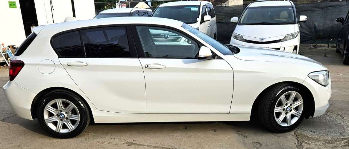 A 2015 BMW 1 SERIES 116i -1.6L PETROL-AUTOMATIC-ULEZ/CAZ PASS-FREE 18MONTHS GOLD WARRANTY & 12 MONTHS AA BREAKDOWN COVER A 2015 BMW 1 SERIES 116i -1.6L PETROL-AUTOMATIC-ULEZ/CAZ PASS-FREE 18MONTHS GOLD WARRANTY & 12 MONTHS AA BREAKDOWN COVER