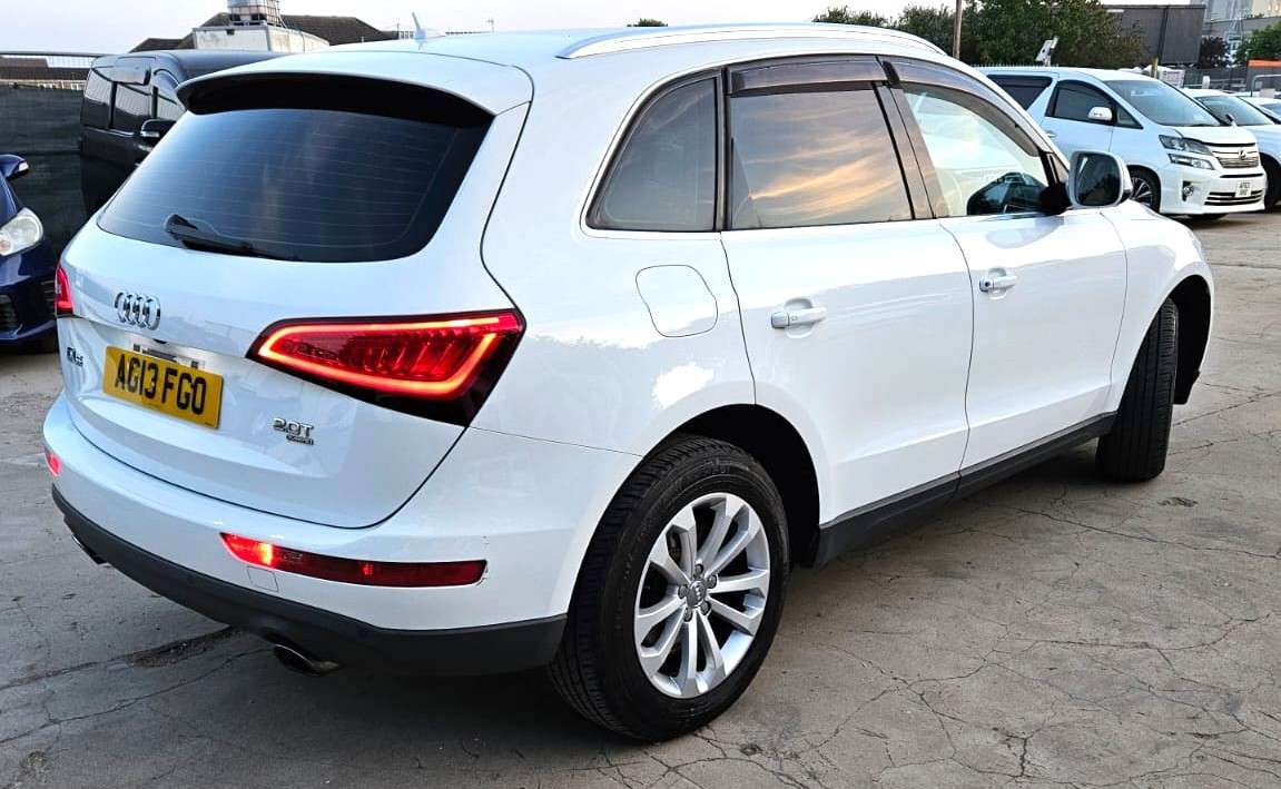 A 2013 AUDI Q5 2.0L TFSI QUATTRO-AUTOMATIC-ULEZ/CAZ PASS-FREE 18MONTHS GOLD WARRANTY & 12 MONTHS AA BREAKDOWN COVER A 2013 AUDI Q5 2.0L TFSI QUATTRO-AUTOMATIC-ULEZ/CAZ PASS-FREE 18MONTHS GOLD WARRANTY & 12 MONTHS AA BREAKDOWN COVER