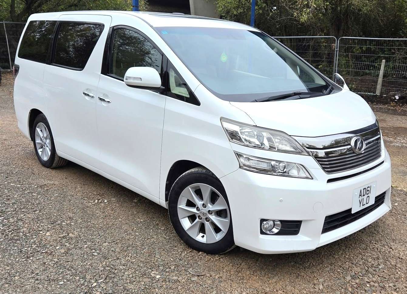 A 2012 TOYOTA VELLFIRE 3.5L-V6-V EDITION- DUAL SUNROOF-UPGRADED CAR-ULEZ/CAZ PASS-FREE 48MONTHS GOLD WARRANTY & 12MONTHS AA BREAKDOWN COVER A 2012 TOYOTA VELLFIRE 3.5L-V6-V EDITION- DUAL SUNROOF-UPGRADED CAR-ULEZ/CAZ PASS-FREE 48MONTHS GOLD WARRANTY & 12MONTHS AA BREAKDOWN COVER