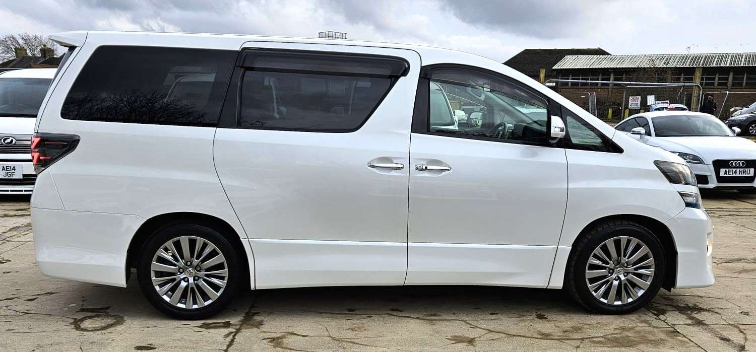 A 2014 TOYOTA VELLFIRE A 2014 TOYOTA VELLFIRE