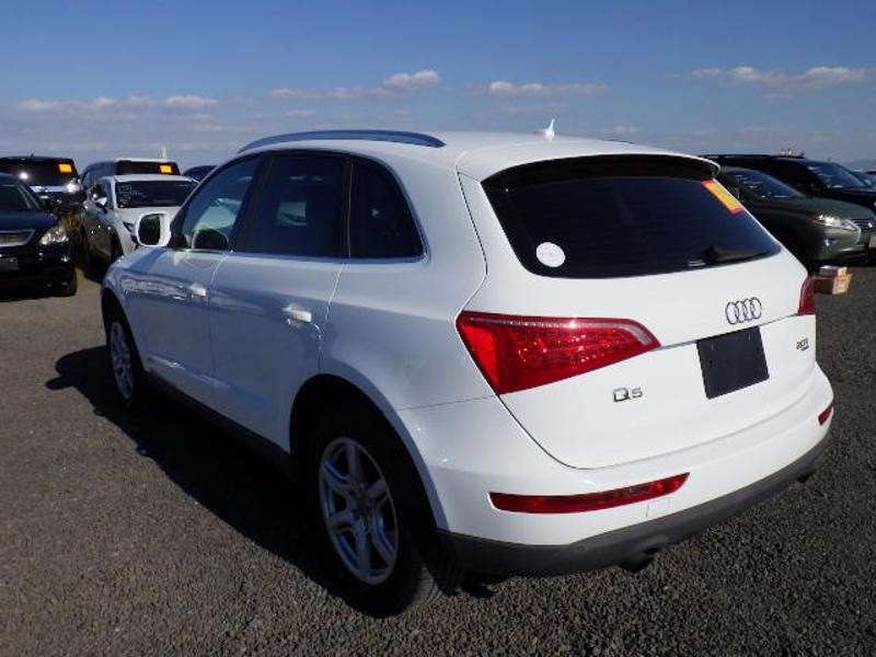 A 2012 AUDI Q5 2.0L PETROL-ULEZ/CAZ PASS-FREE 12MONTHS GOLD WARRANTY & 12MONTHS AA BREAKDOWN COVER A 2012 AUDI Q5 2.0L PETROL-ULEZ/CAZ PASS-FREE 12MONTHS GOLD WARRANTY & 12MONTHS AA BREAKDOWN COVER