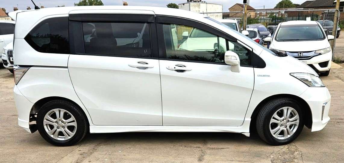 A 2015 HONDA FREED 1.5L HYBRID-AUTOMATIC-7 SEATS FAMILY CAR-ULEZ/CAZ PASS-FREE 18MONTHS WARRANTY & 12MONTHS AA BREAKDOWN A 2015 HONDA FREED 1.5L HYBRID-AUTOMATIC-7 SEATS FAMILY CAR-ULEZ/CAZ PASS-FREE 18MONTHS WARRANTY & 12MONTHS AA BREAKDOWN