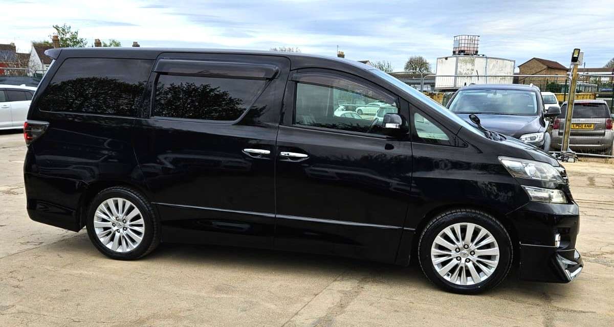 A 2013 TOYOTA VELLFIRE VELLFIRE- 3.5L-V6-G EDITION-CAPTAIN SEATS-UPGRADED CAR-ULEZ/CAZ PASS-FREE 42MONTHS GOLD WARRANTY & 12MONTHS AA BREAKDOWN COVER A 2013 TOYOTA VELLFIRE VELLFIRE- 3.5L-V6-G EDITION-CAPTAIN SEATS-UPGRADED CAR-ULEZ/CAZ PASS-FREE 42MONTHS GOLD WARRANTY & 12MONTHS AA BREAKDOWN COVER