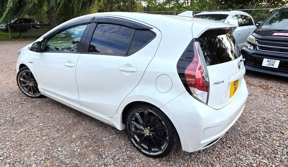 2016 TOYOTA AQUA 2016 TOYOTA AQUA