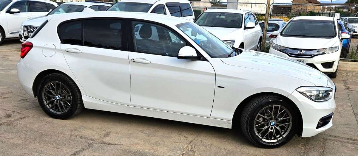 A 2015 BMW 1 SERIES 120i -1.6L PETROL-AUTOMATIC-ULEZ/CAZ PASS-FREE 18MONTHS GOLD WARRANTY & 12 MONTHS AA BREAKDOWN COVER A 2015 BMW 1 SERIES 120i -1.6L PETROL-AUTOMATIC-ULEZ/CAZ PASS-FREE 18MONTHS GOLD WARRANTY & 12 MONTHS AA BREAKDOWN COVER