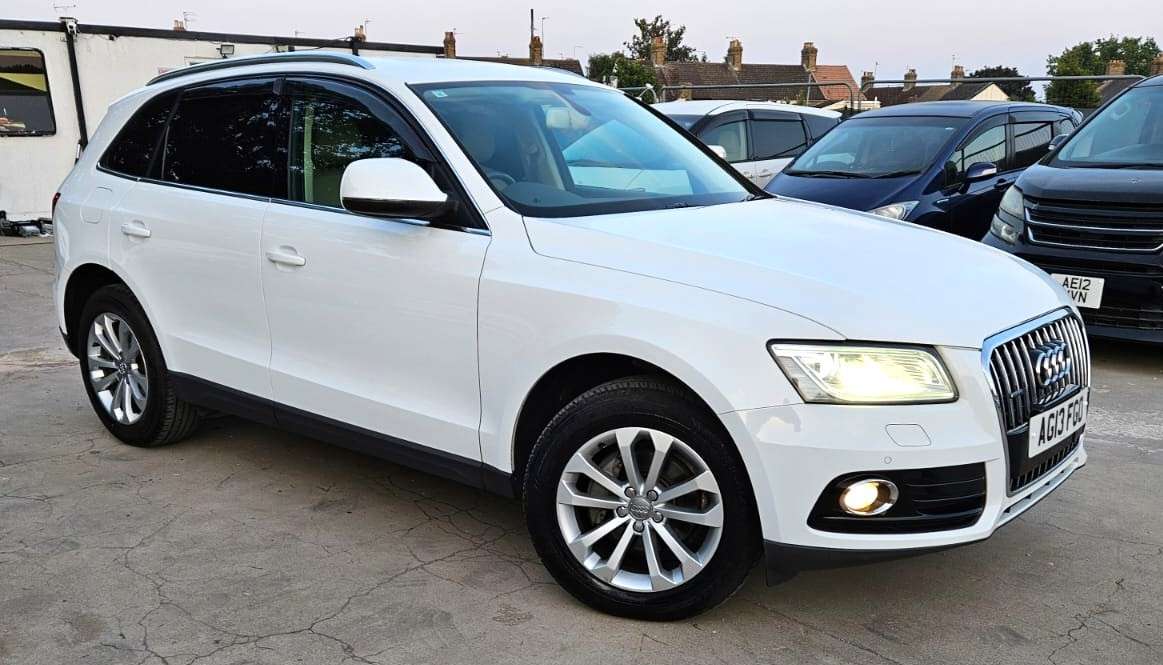 A 2013 AUDI Q5 2.0L TFSI QUATTRO-AUTOMATIC-ULEZ/CAZ PASS-FREE 18MONTHS GOLD WARRANTY & 12 MONTHS AA BREAKDOWN COVER A 2013 AUDI Q5 2.0L TFSI QUATTRO-AUTOMATIC-ULEZ/CAZ PASS-FREE 18MONTHS GOLD WARRANTY & 12 MONTHS AA BREAKDOWN COVER
