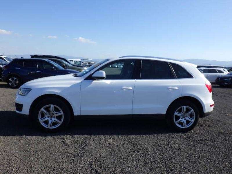 A 2012 AUDI Q5 2.0L PETROL-ULEZ/CAZ PASS-FREE 12MONTHS GOLD WARRANTY & 12MONTHS AA BREAKDOWN COVER A 2012 AUDI Q5 2.0L PETROL-ULEZ/CAZ PASS-FREE 12MONTHS GOLD WARRANTY & 12MONTHS AA BREAKDOWN COVER